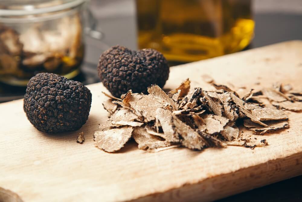 www.aupritours.com Food Experiences Truffle Hunting