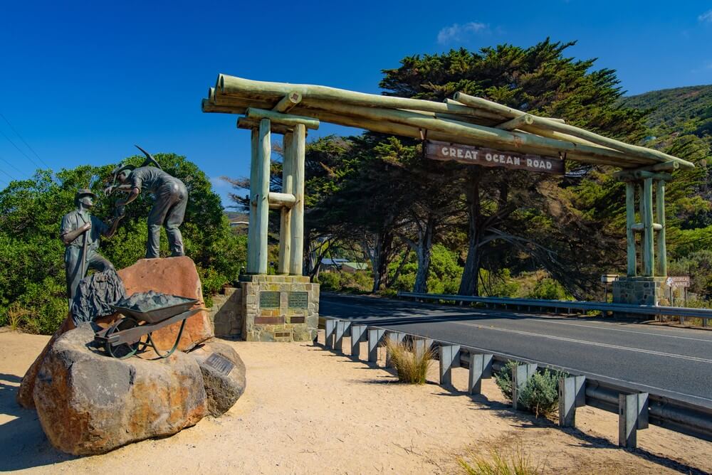 www.aupritours.com Travelling along Great Ocean Road