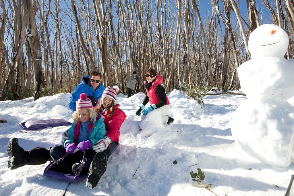 Snow play and tobogganing at Lake Mountain